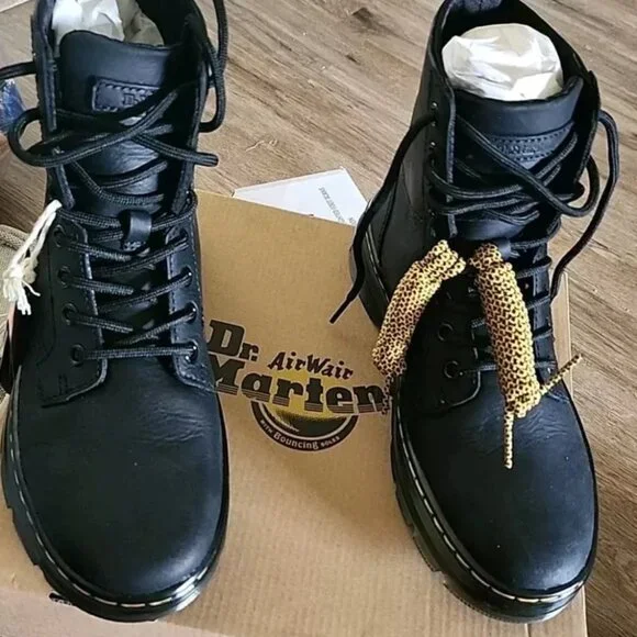 NWT Adult Dr Martens Combs Leather Lace Up Boots